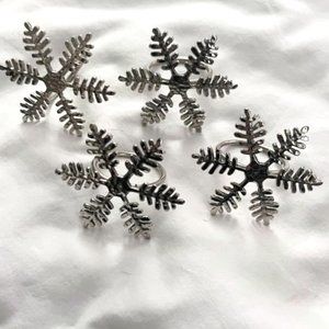 NEW Williams Sonoma Silver Tone Snowflake Napkin Rings Set of 4